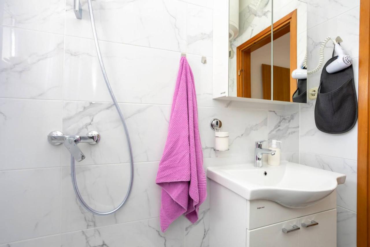 Apartman Luni Sa Bazenom - Malinska, Sveti Anton Sveti Anton  Exterior foto