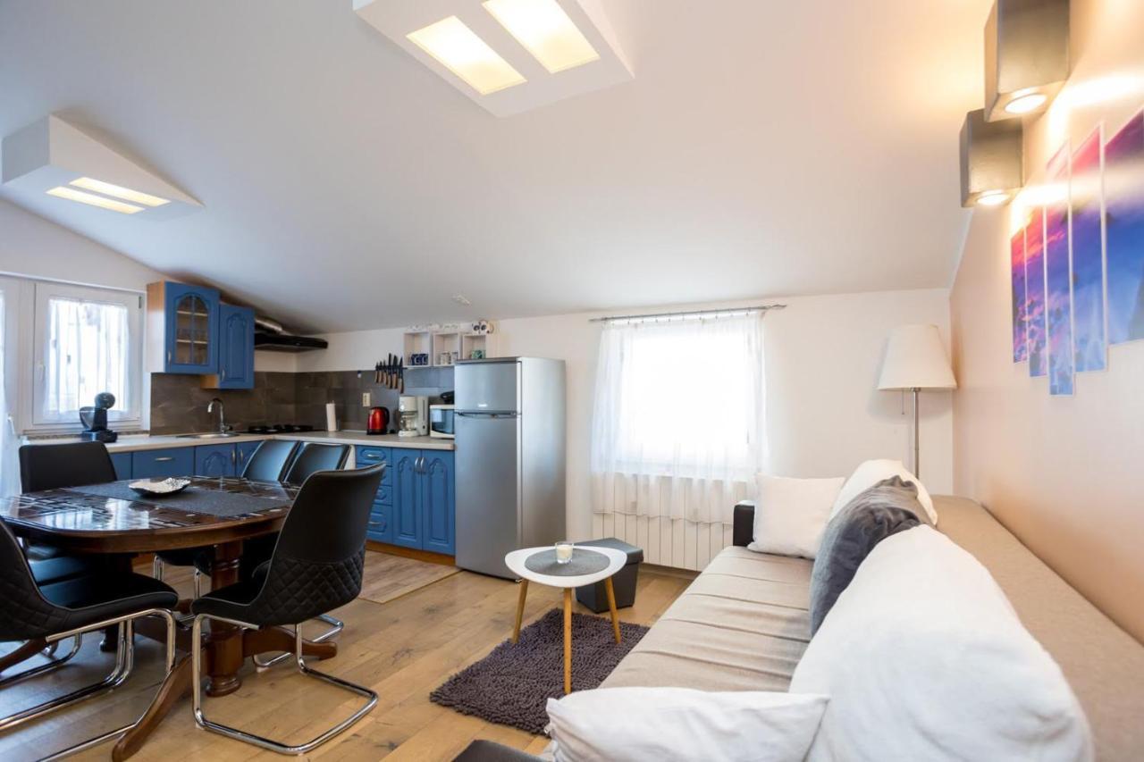 Apartman Luni Sa Bazenom - Malinska, Sveti Anton Sveti Anton  Exterior foto