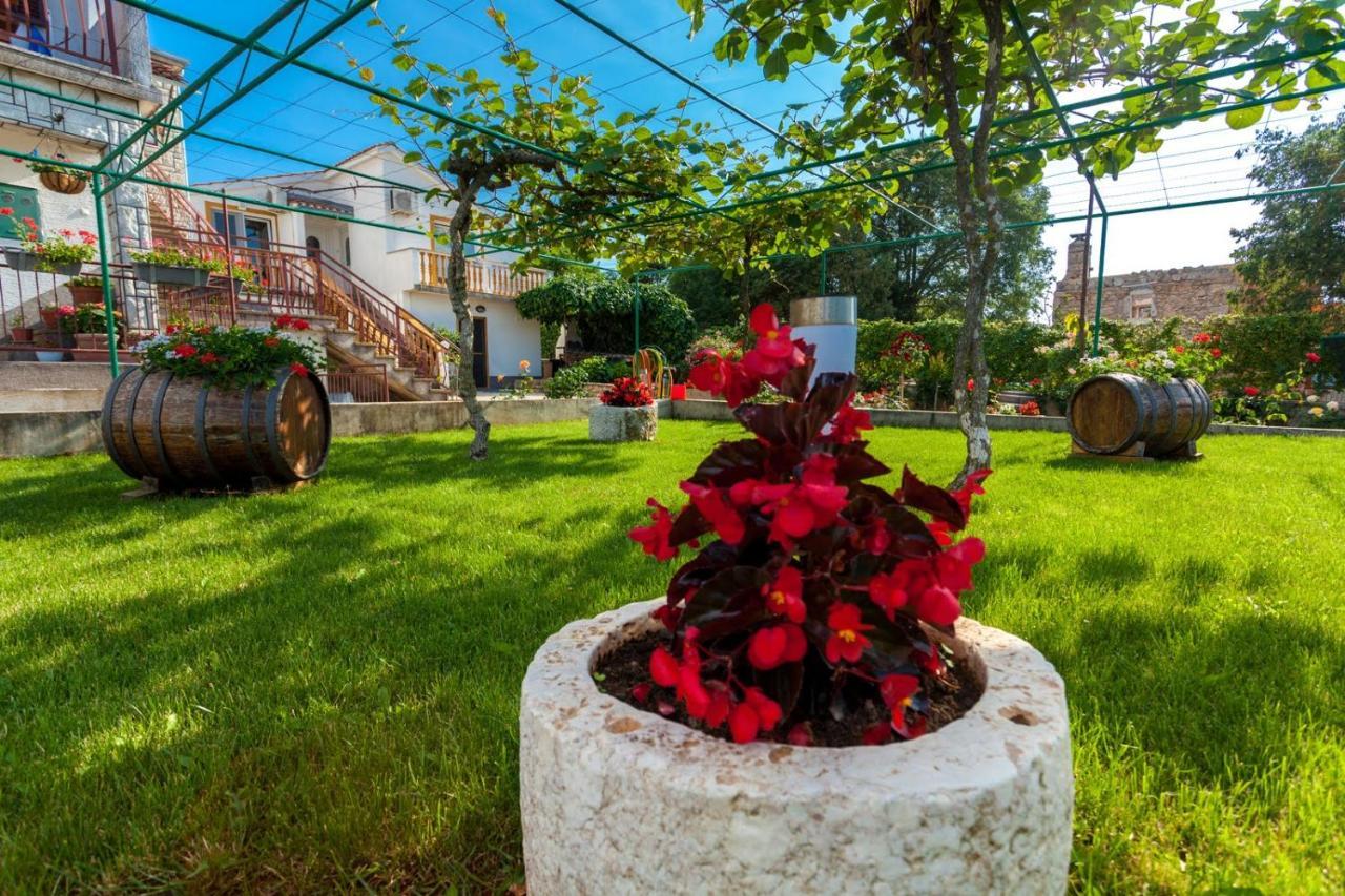 Apartman Luni Sa Bazenom - Malinska, Sveti Anton Sveti Anton  Exterior foto