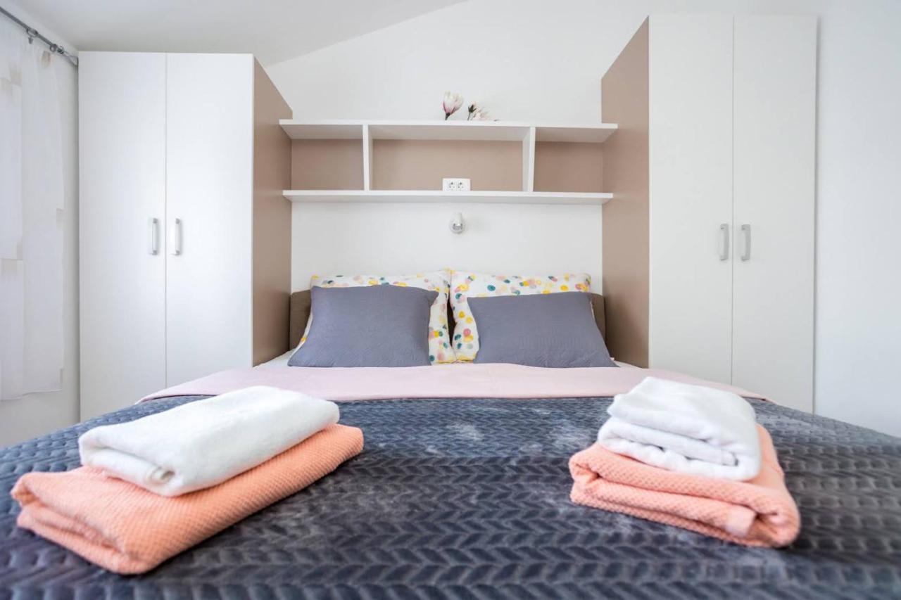 Apartman Luni Sa Bazenom - Malinska, Sveti Anton Sveti Anton  Exterior foto